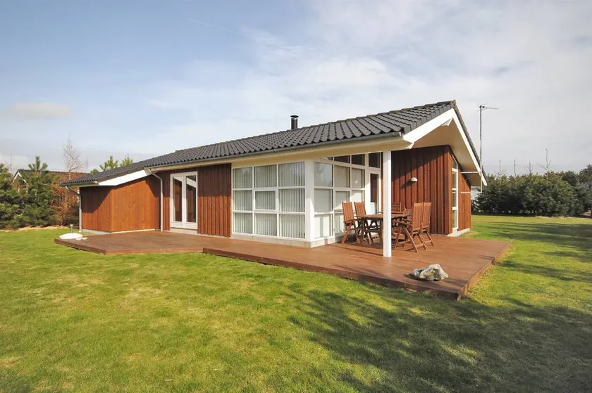 House with terrace & garden - Image 1