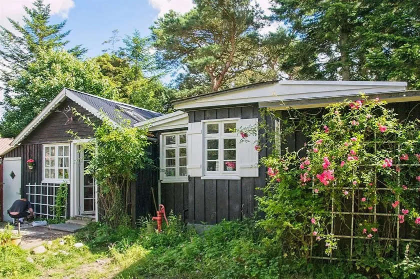 Holiday home with terrace & BBQ - Image 1