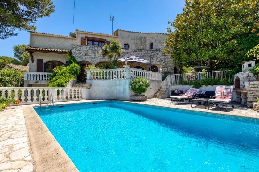 Charming, Peaceful Holiday Villa near the Sea with Lagoon View, Wi-Fi & AC - Image 1