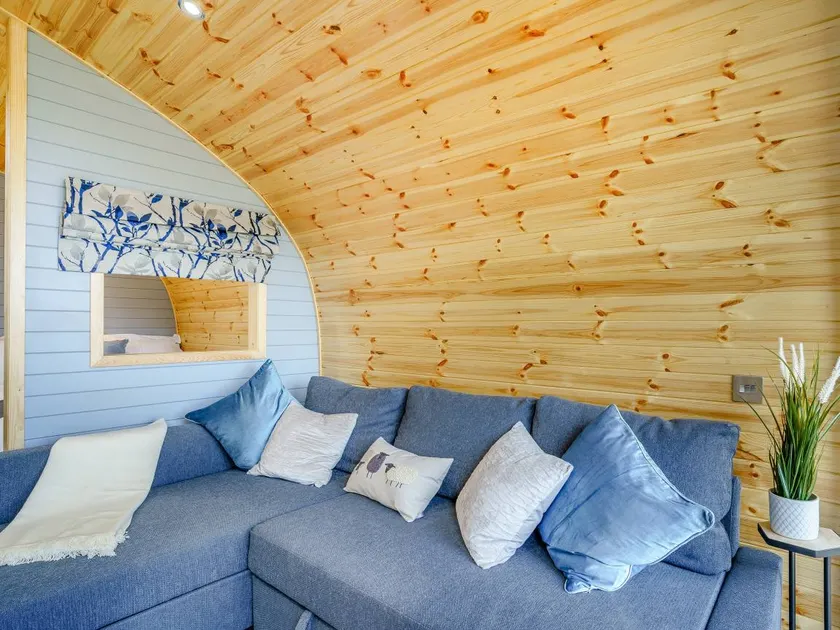 Family-friendly nice cottage with garden, barbeque & jacuzzi | River view - Image 1