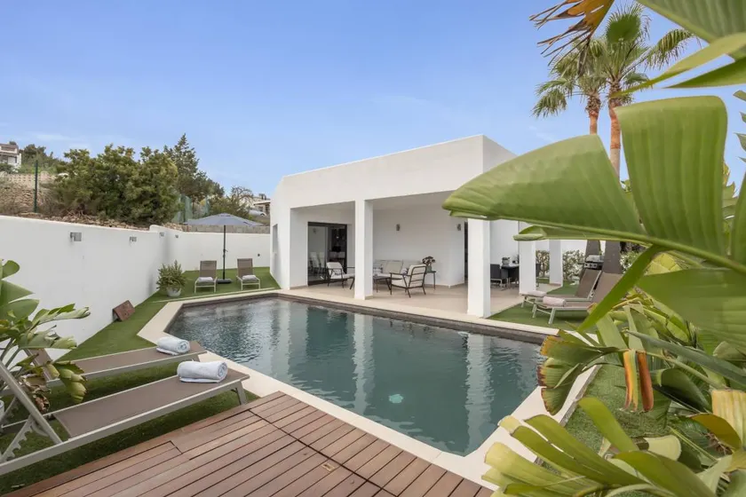 Villa with garden, barbeque & private pool | Mountain view - Image 1