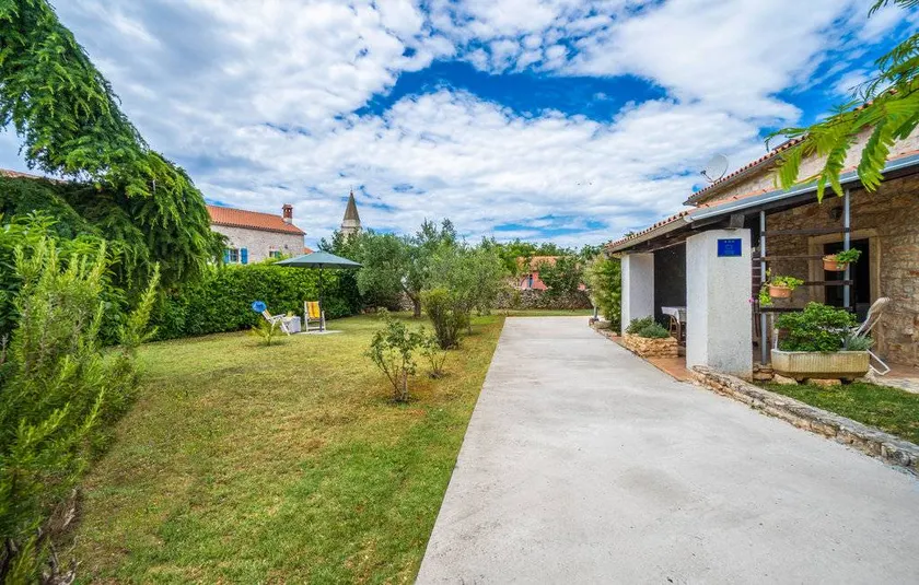 Fully equipped nice villa with barbeque & terrace | Pet-friendly - Image 1