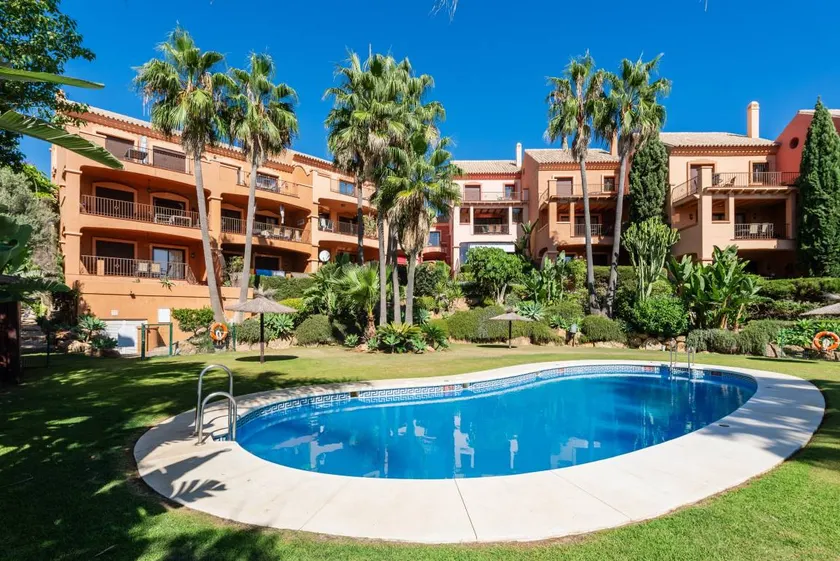Fantastico appartamento totalmente attrezzato con terrazza, piscina e giardino | Vista sul mare | Accanto alla spiaggia - Image 1