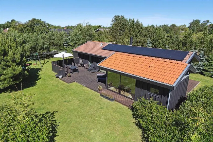 Fully equipped spacious holiday home with BBQ & terrace | Pet-friendly - Image 1