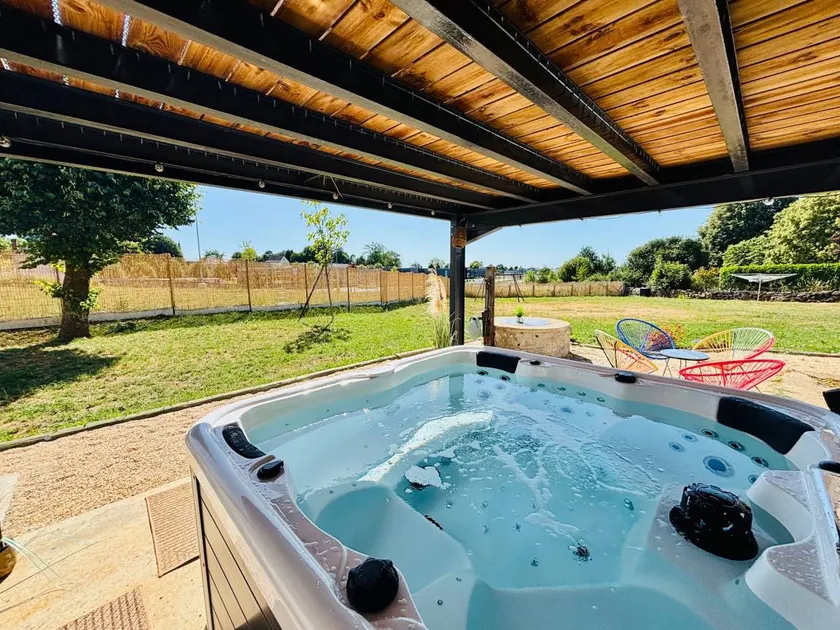 House with terrace, barbeque & jacuzzi | Garden view - Image 1