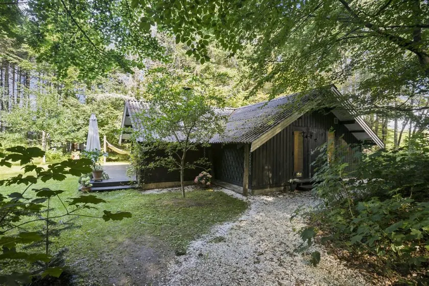 Fully equipped holiday home with terrace - Image 1