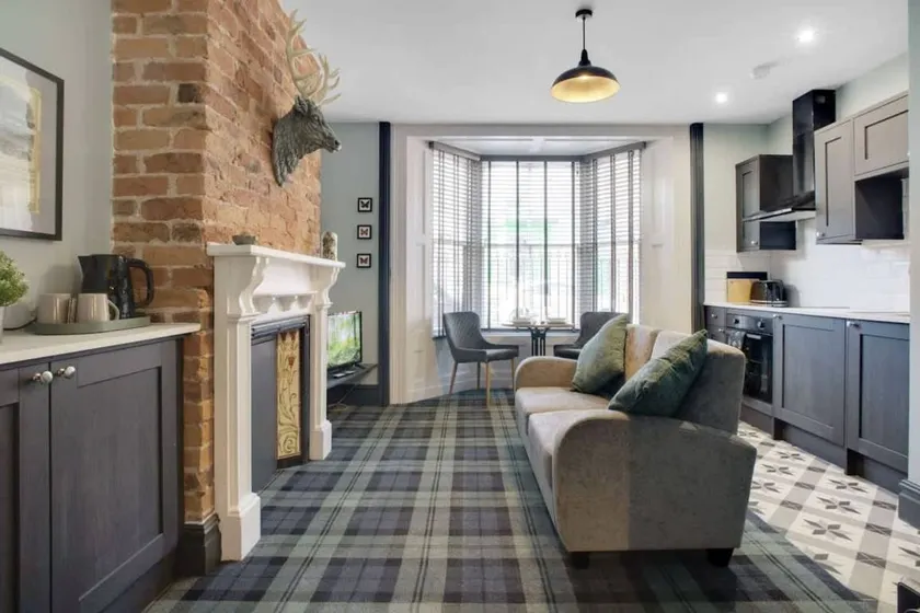 Stylish 1BR Home   Near Station   by Stay With Us - Image 1