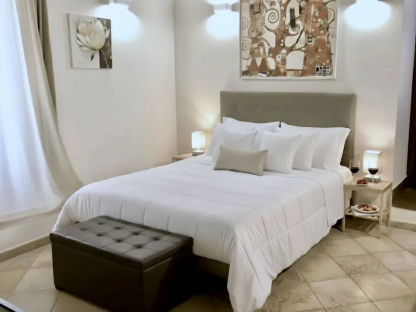 Bed & breakfast with garden & private pool - Image 1