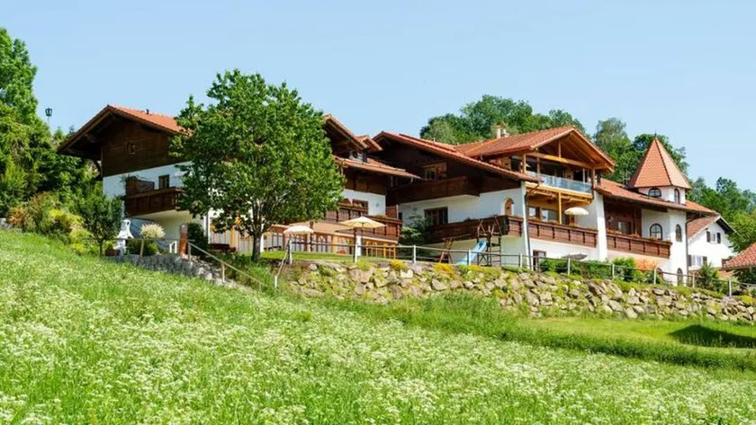 Family-oriented holiday apartment with sauna, garden & pool - Image 1