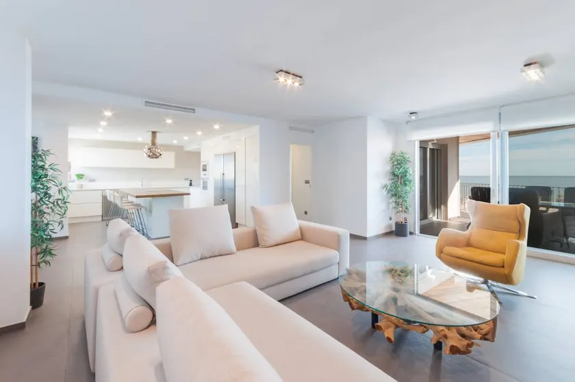 Holiday apartment with terrace, garden & pool - Image 1