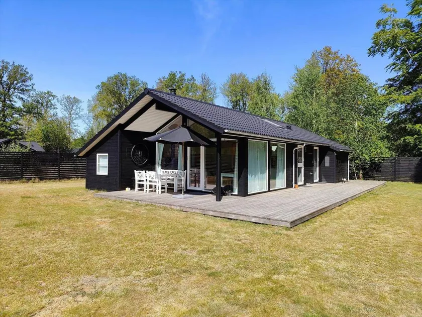 Pleasant house with terrace & BBQ - Image 1