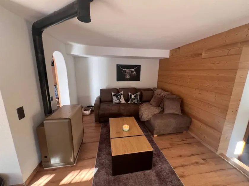 Apartment with terrace - Image 1