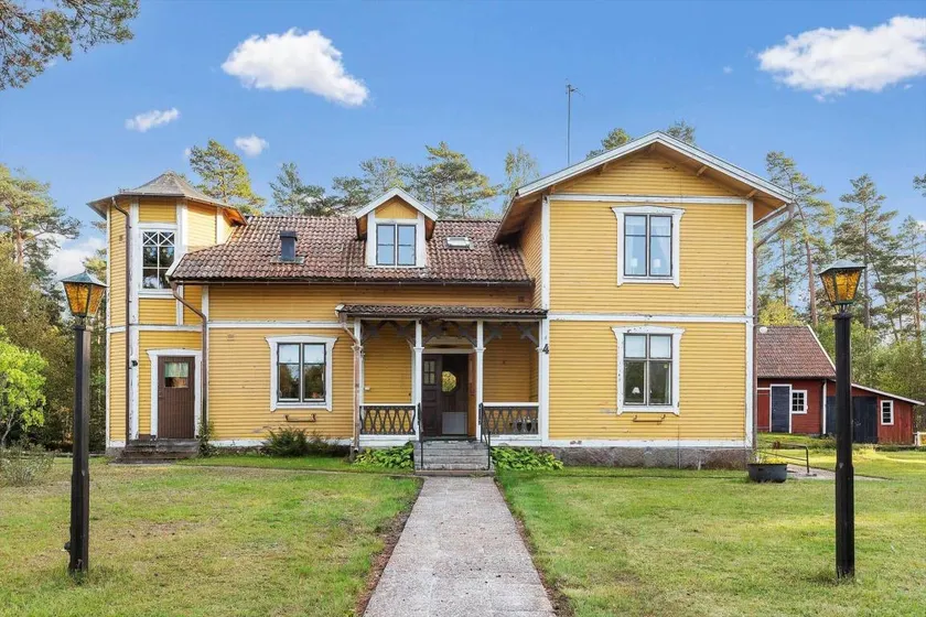 Holiday home with sauna, BBQ & terrace - Image 1