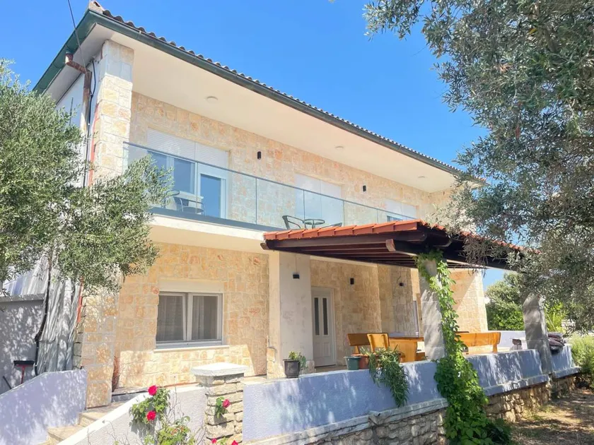 Apartment with garden, barbeque & terrace - Image 1