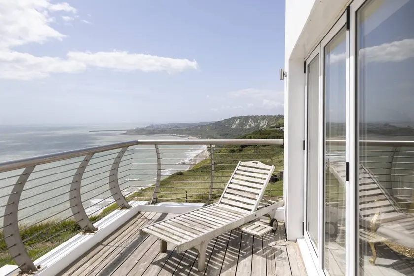 Family-oriented cottage with garden, jacuzzi & barbecue | Sea view | Next to the beach | Pets are welcome - Image 1
