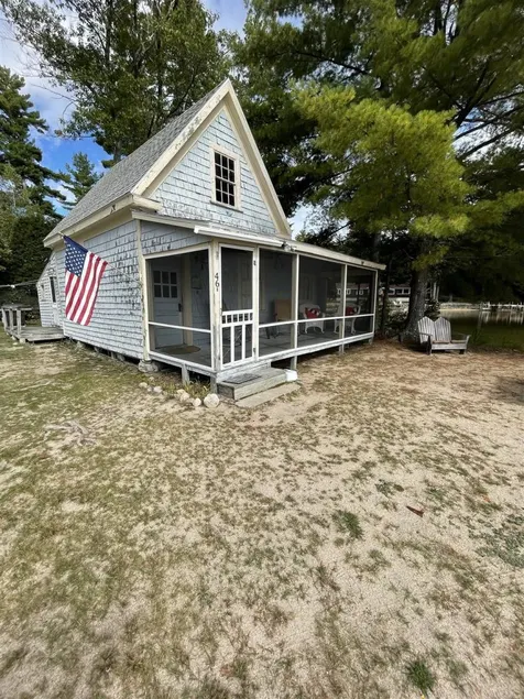 House | Lake view - Image 1