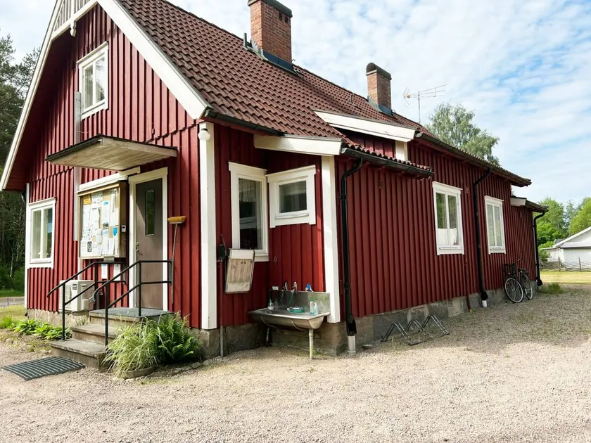 Holiday home with garden & BBQ - Image 1