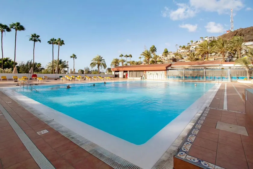 Charmant appartement avec piscine chauffée, internet haut débit et jardin | Vue mer | À côté de la plage - Image 1