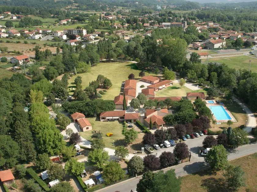 Holiday home with terrace & heated pool - Image 1