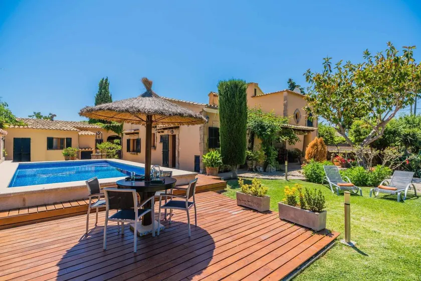 Fully equipped house with private pool, terrace & garden | Mountain view - Image 1
