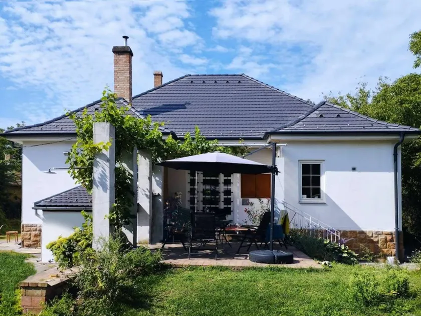 House with terrace - Image 1