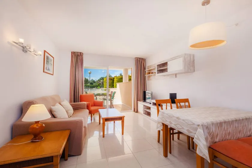 Holiday apartment with garden, terrace & pool | Close to the beach - Image 1