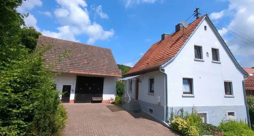 Holiday home with garden, terrace & BBQ - Image 1