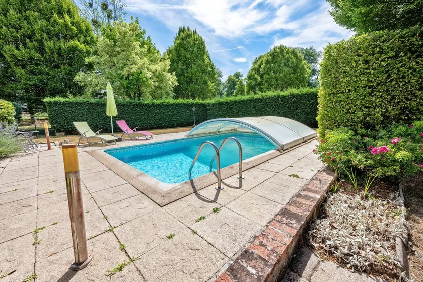 Chambre d'hôtes avec terrasse, jardin et piscine | Vue jardin - Image 1