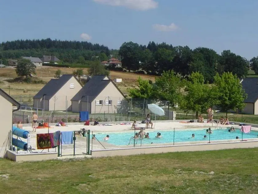 Chalet with heated pool & terrace - Image 1