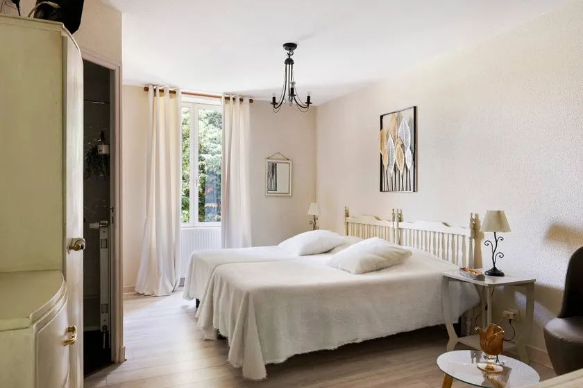 Bed & breakfast avec barbecue, terrasse et piscine | Vue jardin - Image 1
