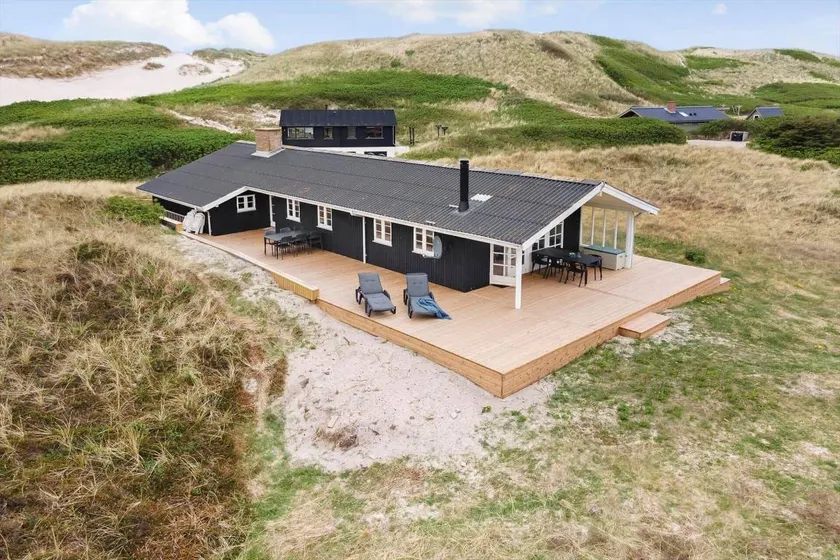 Holiday home with sauna & terrace - Image 1