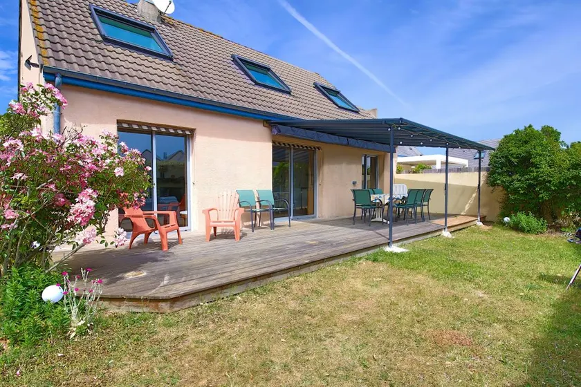 Fully equipped nice holiday home with terrace, garden & BBQ | Garden view | Beach nearby | Pets allowed - Image 1