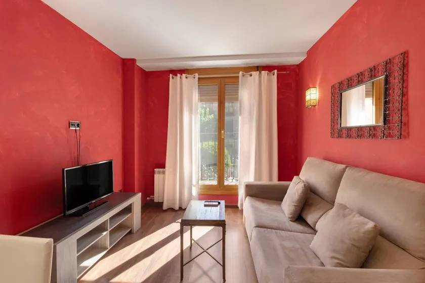 Aparthotel with terrace | City view - Image 1