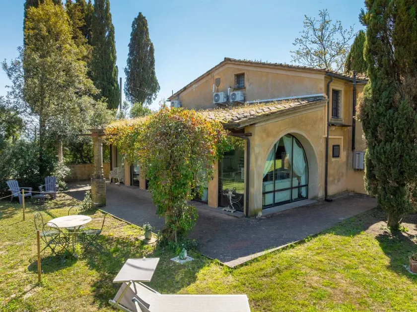 Appartamento con griglia e giardino | Vista sul giardino - Image 1