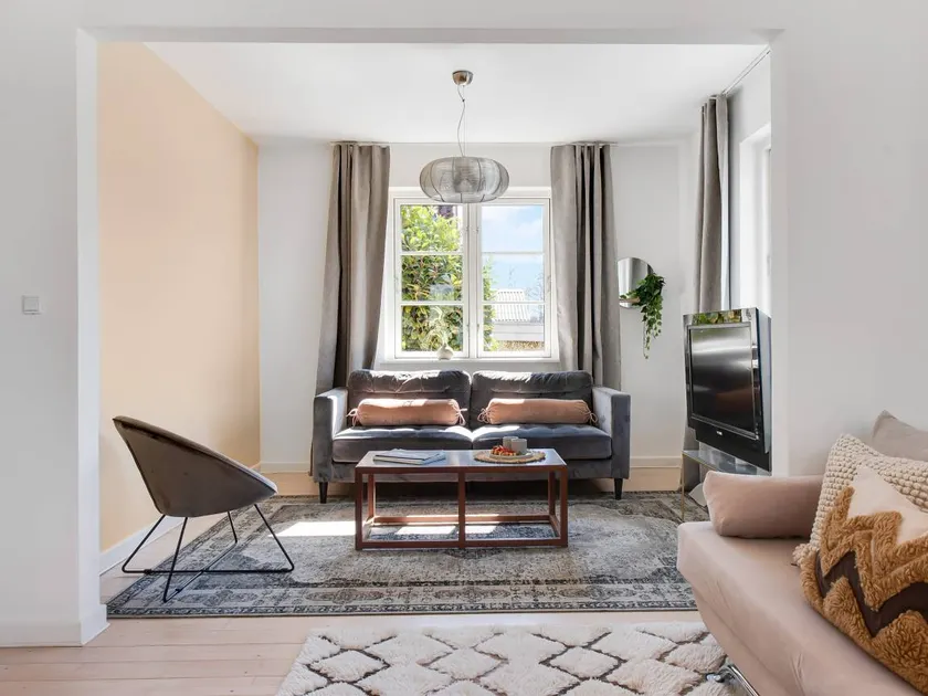 Apartment with garden | Garden view - Image 1