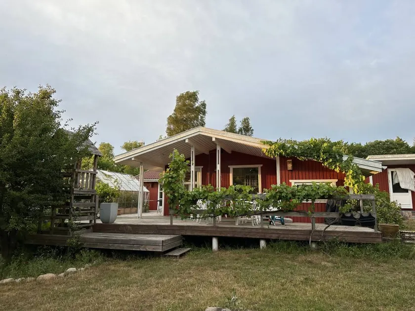 Child-friendly wonderful house with terrace, barbecue & garden - Image 1