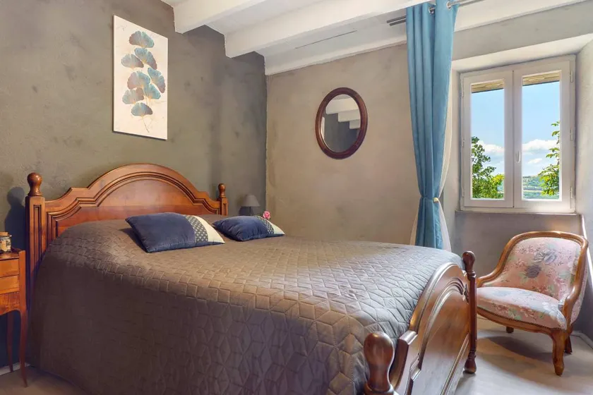 Bed and Breakfast 'Chambre Chataignier Avec Piscine' with Mountain View, Shared Pool and Wi-Fi - Image 1