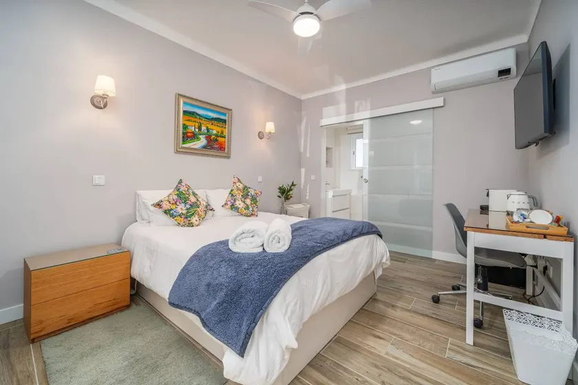 Chambre chez l'habitant avec terrasse, jardin et internet haut débit - Image 1