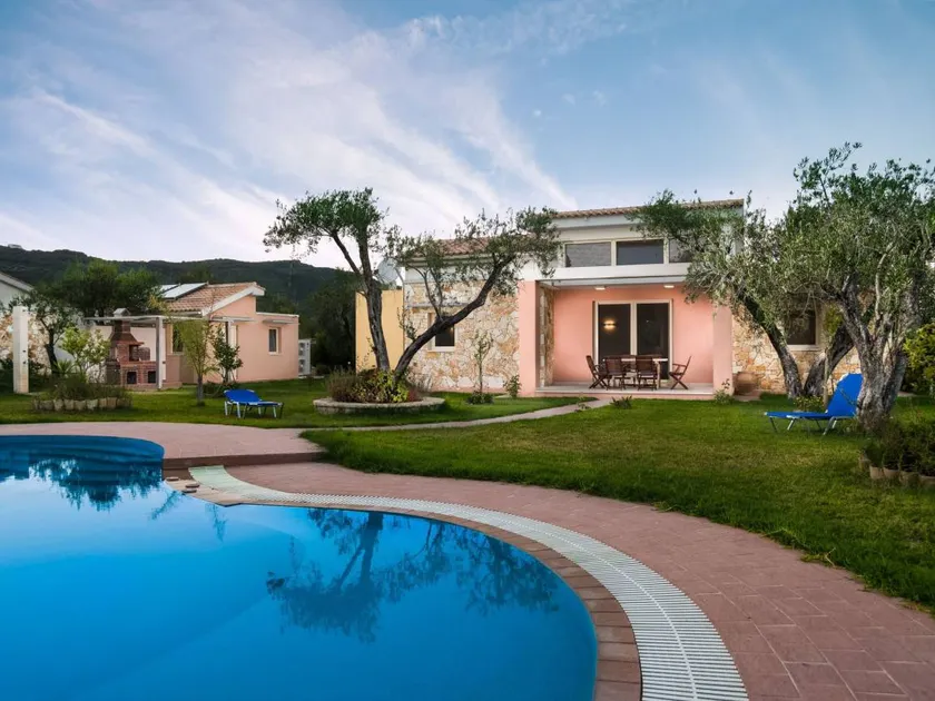 Children-friendly charming holiday home with garden, private pool & barbeque | Close to the beach - Image 1