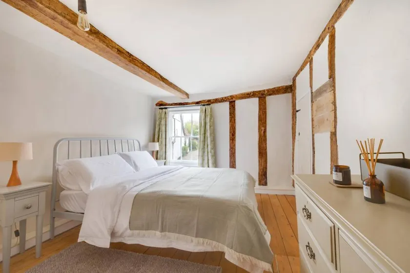 London Cottage - Image 1