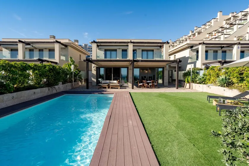 Villa mit Garten, Terrasse und privatem Pool | Meerblick - Image 1