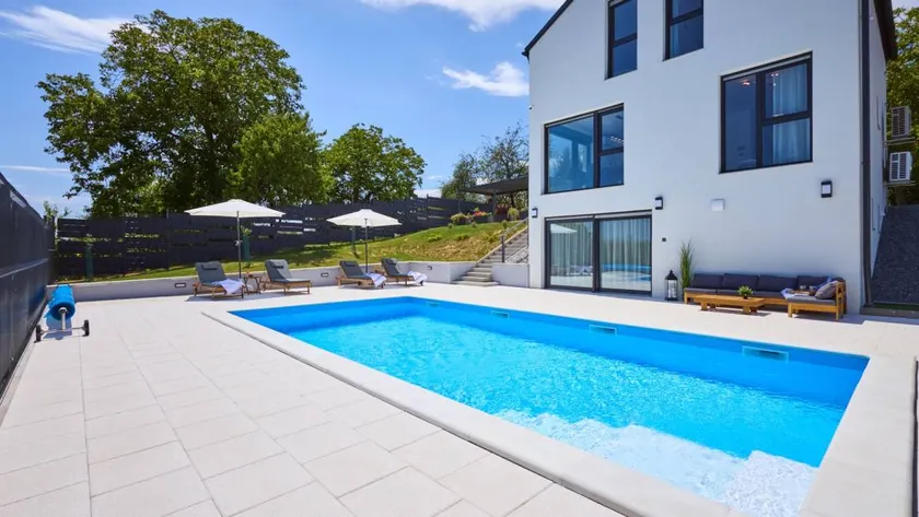 Voll ausgestattete Villa mit Grill, Terrasse und beheiztem Pool - Image 1