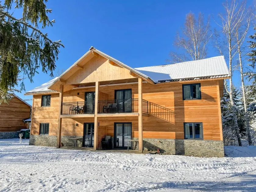 Luxury apartment on a lake with alpine views - Image 1
