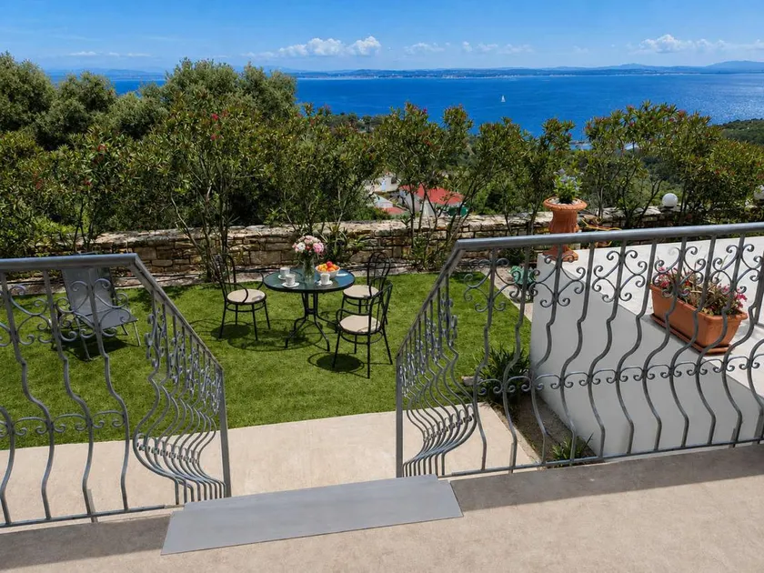Holiday apartment with barbecue & garden | Garden view - Image 1