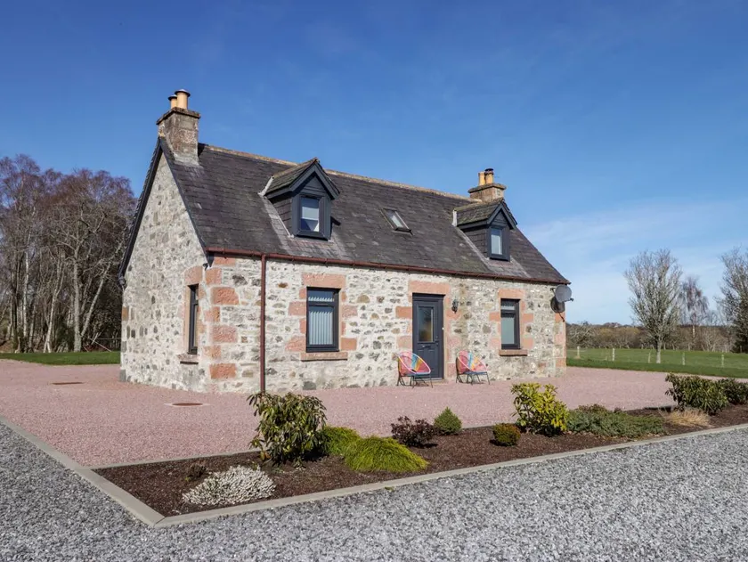 Cottage with garden - Image 1
