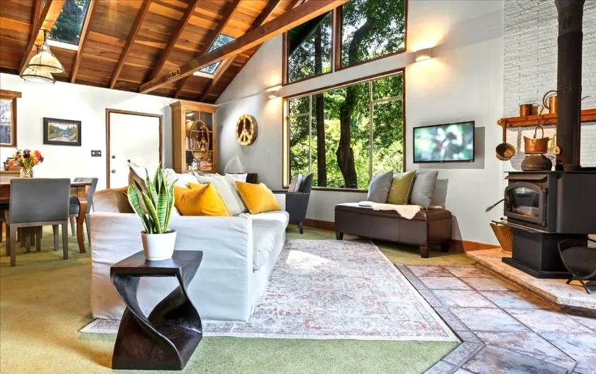 Children-friendly beautiful house with jacuzzi, BBQ & terrace | Water view | Pet-friendly - Image 1