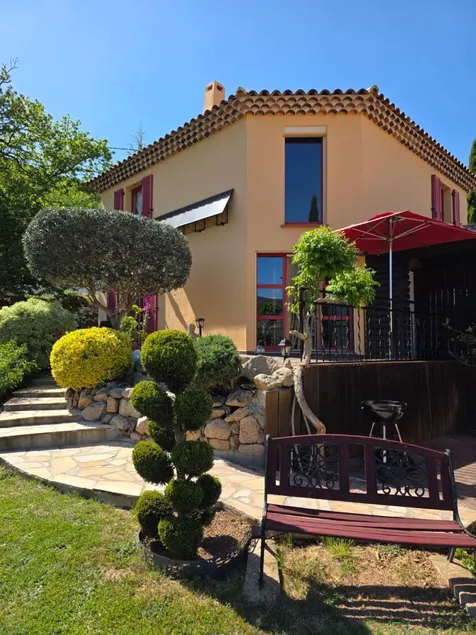 Fully equipped villa with garden & barbecue | Mountain view | Pets allowed - Image 1