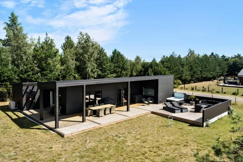 House with jacuzzi, barbecue & terrace - Image 1