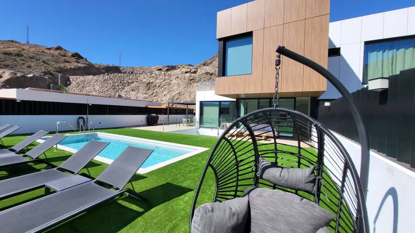 Fully equipped holiday apartment with BBQ, private pool & garden | Pool view - Image 1