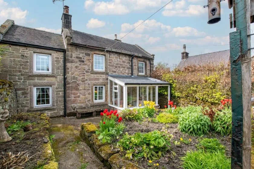 Cottage with garden - Image 1
